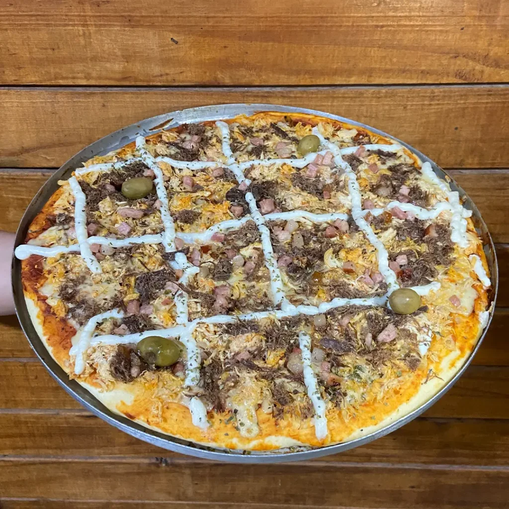 pizza-de-4-carnes-com-catupiry