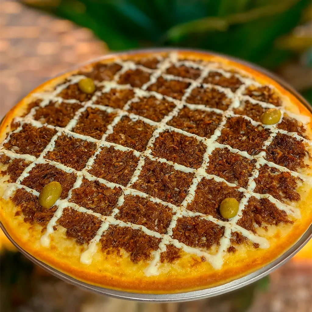 pizza de carne do sol com catupiry